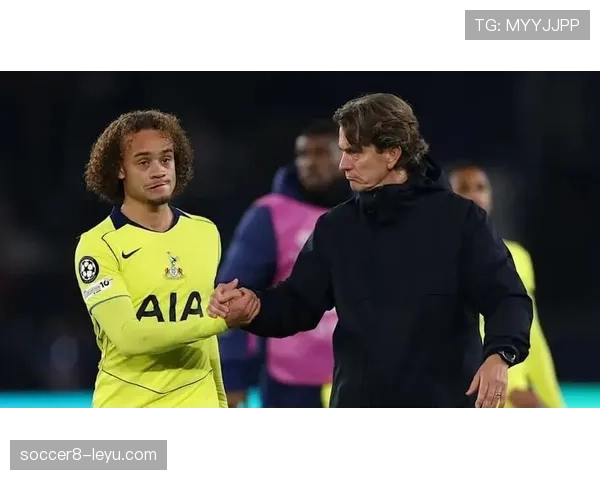 哈维·西蒙斯展现惊人潜力,身价飙涨引多家豪门竞逐 哈维·西蒙斯展现惊人潜力,身价飙涨引多家豪门竞逐