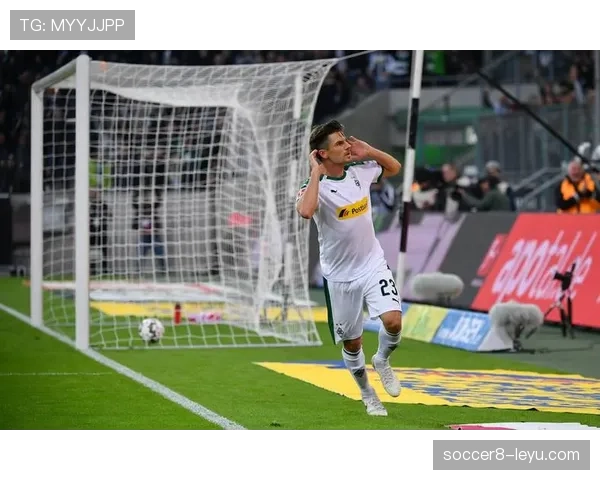 门兴快攻战术奏效,德甲赛场表现抢眼 门兴快攻战术奏效,德甲赛场表现抢眼