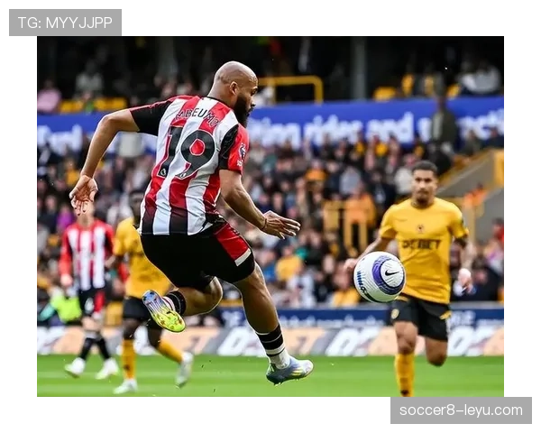 英超守门员表现稳健，关键扑救助力球队赢得重要胜利