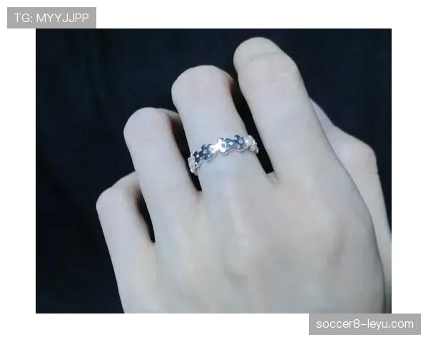 足球比赛中允许佩戴首饰吗？详细规则拆解与安全判定标准