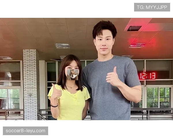 覃海洋又换豪车了，隔壁老王都看呆了这日子咋这么“飘”